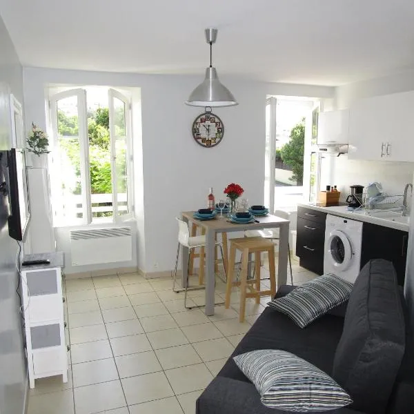 Agréable T2 à Bidart, centre bourg & plages à pied، فندق في بيدار