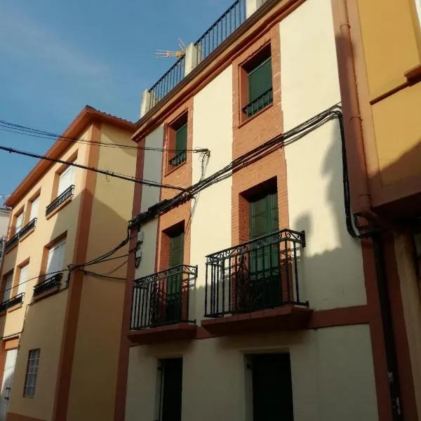 APARTAMENTOS POBRA-CASTELO, hotel in Carballal