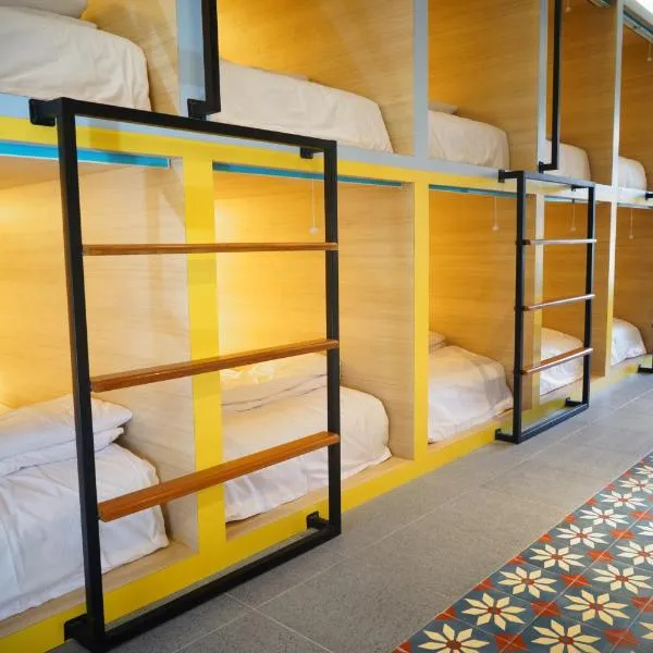 Borough Capsule Hostel Bali, hotel v destinaci Legian
