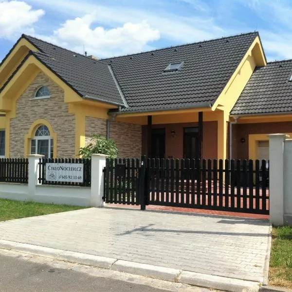 Cyklonocleh, hotel ve Veselí nad Moravou