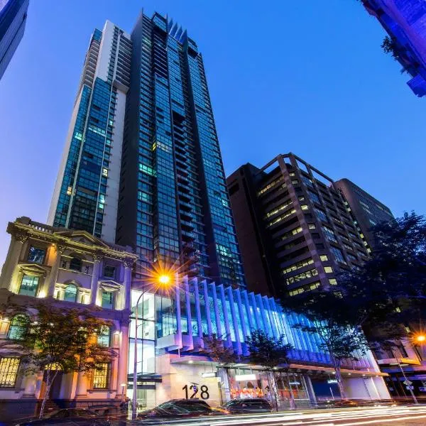 Oaks Brisbane on Charlotte Suites, hotel in Brisbane