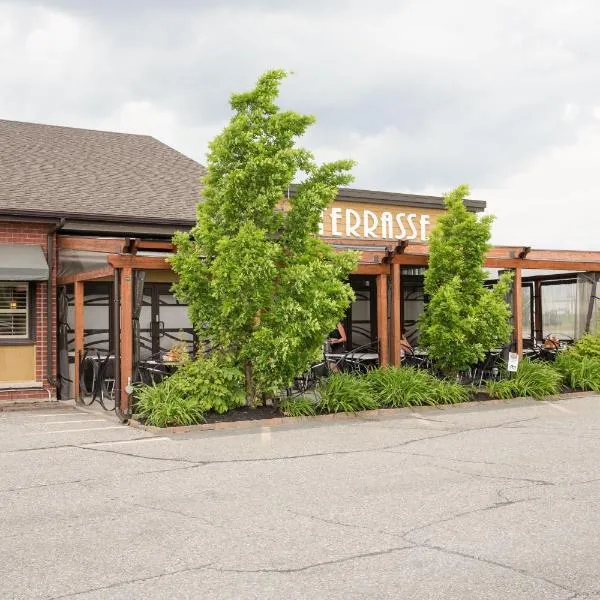 Hotel-Resto-Bar Le Journel, hotel v destinaci Saint-Joseph-de-Beauce