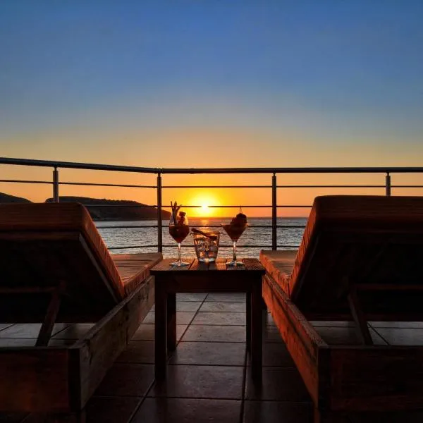 Faros Luxury Suites, hotel v destinaci Marathopolis