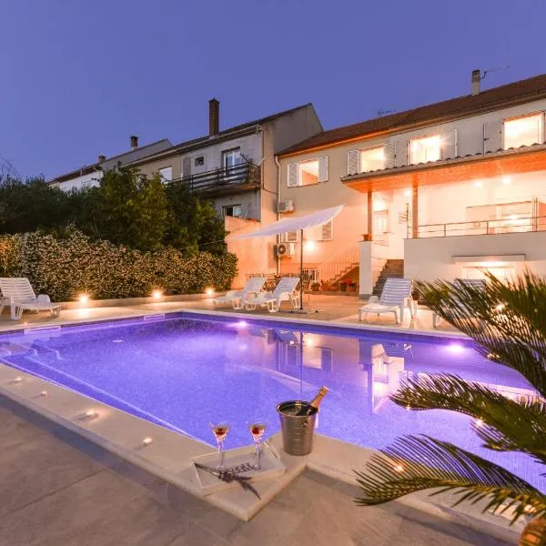 Apartments Čolak, hotel in Zadar