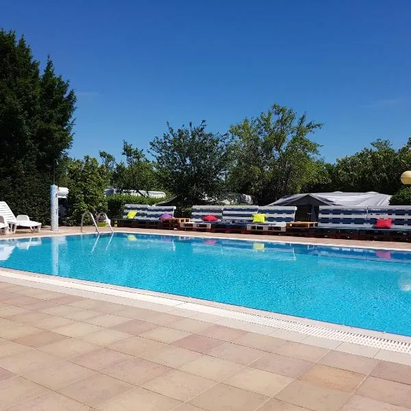 Mandel Camping, hotel em Paloznak