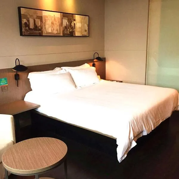 Jinjiang Inn Nanning Chaoyang Square People's Park – hotel w mieście Nanning