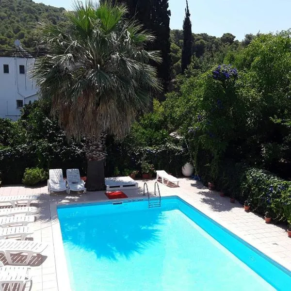 Kaikas Studios & Apartments, hotel en Poros