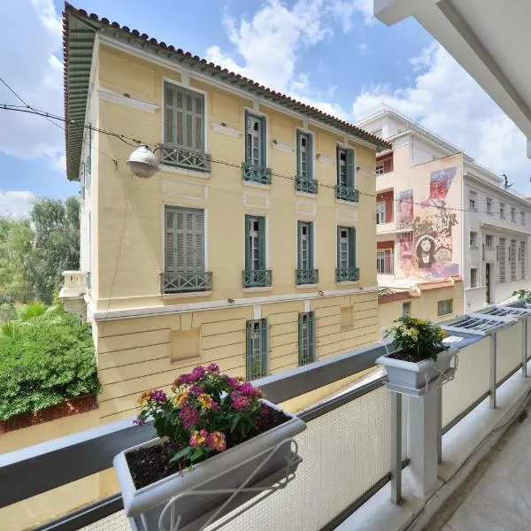 Architect Designer's Apartment in Kolonaki, hotel en Atenas