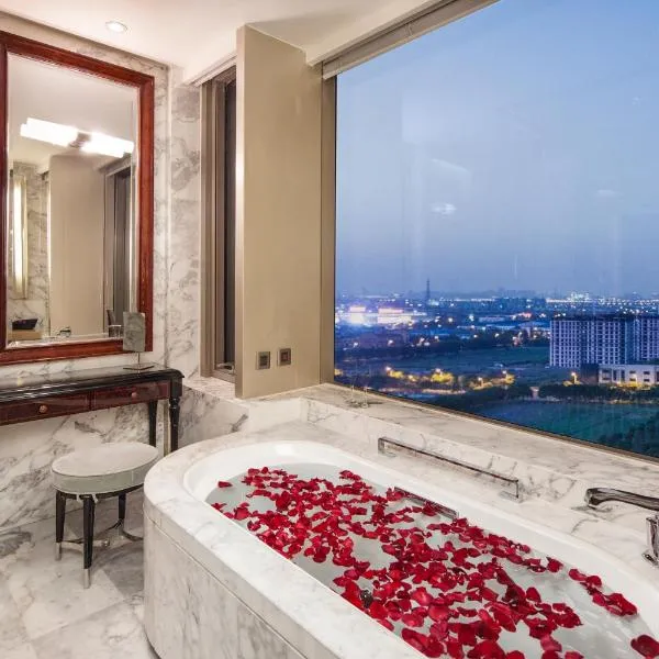 Ramada Plaza Qiandeng Kunshan, hotel in Kunshan