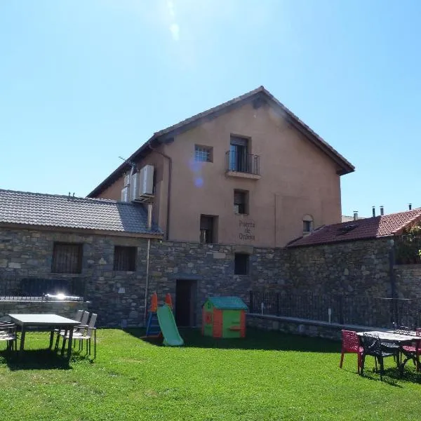 Apartamentos Puerta de Ordesa, hotel in Laspuña