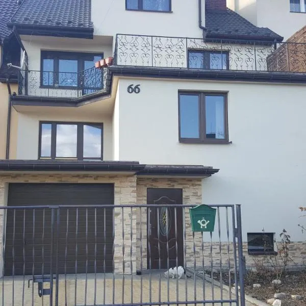 Pod srebrną różą, hotel v destinaci Chęciny
