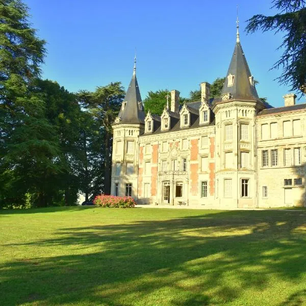 Chateau de Varambon, hotel in Saint-Martin-du-Mont