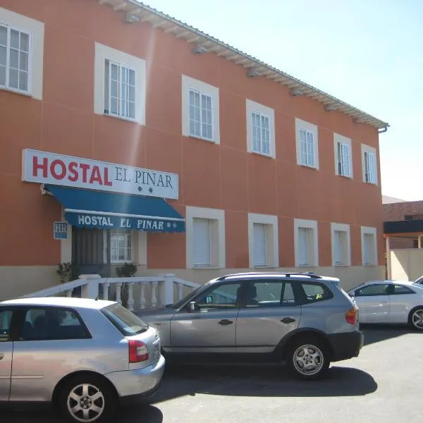 Hostal El Pinar, hotel in Mingorría