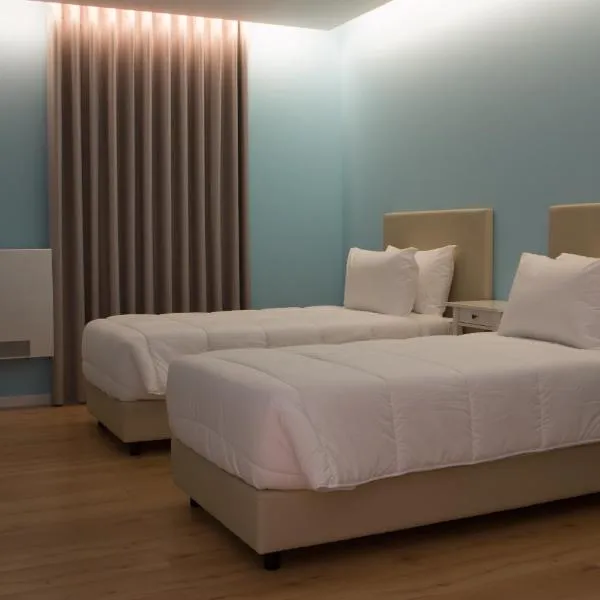 Feira Hostel & Suites, hotel in Santiago de Riba-Ul