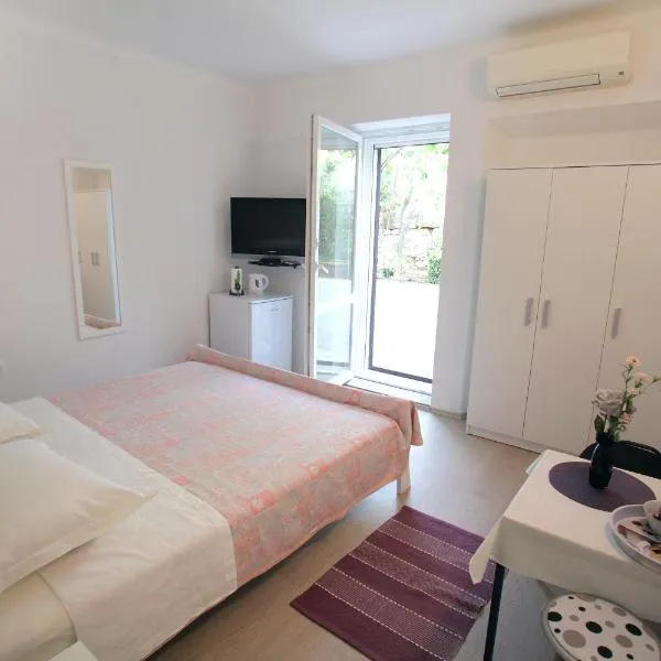 Rooms Feme, hotel v Trogiru