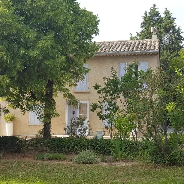Mas des Mûriers, hotel v destinaci Saumane-de-Vaucluse