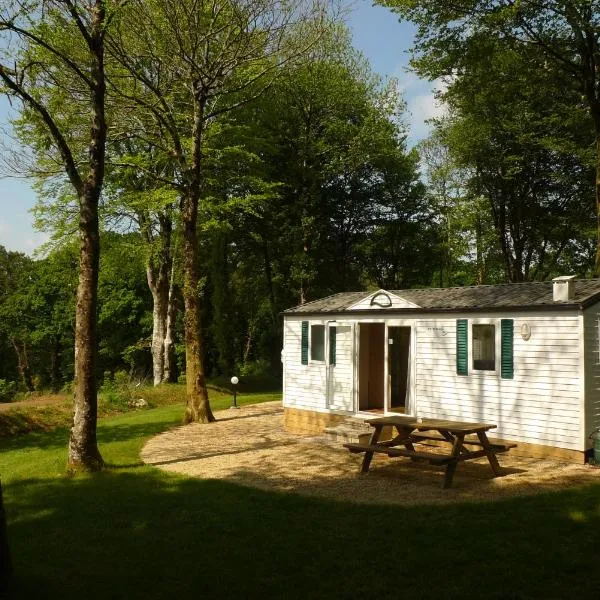 Camping de Pont Calleck, hotel di Le Croisty