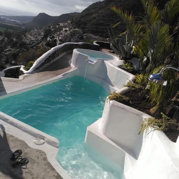 Vilna House with private pool, jacuzzi and garden -Optional pool and jacuzzi heating, hotel v destinácii Agaete