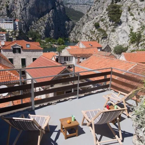 Hostel Omiš, hotel en Medići