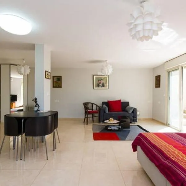 Magnificent studio in Zichron yaakov sea view and garden, מלון בדור