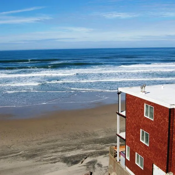 Beachfront Manor Hotel: Lincoln City şehrinde bir otel