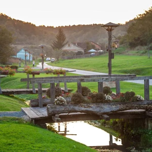 Country House "Stričev grunt" Stara Kapela, hotel in Ratkovica