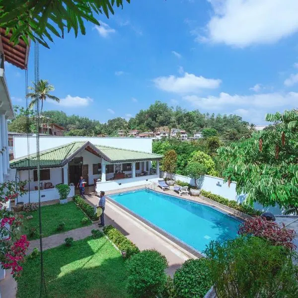 Kaya Residence Kandy, hotel en Arambegama