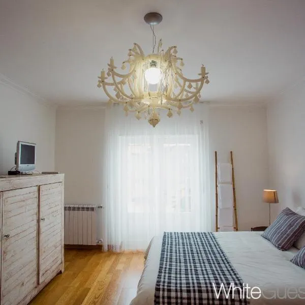 White Guest House, hotel v destinaci Peniche