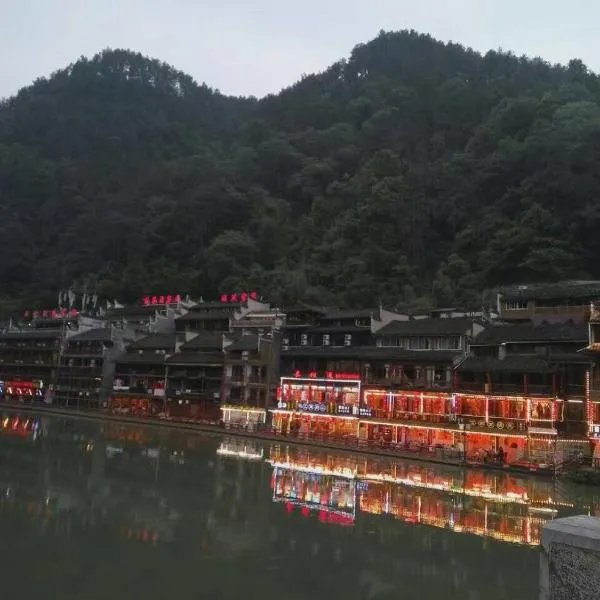 166 Inn, hotell i Fenghuang