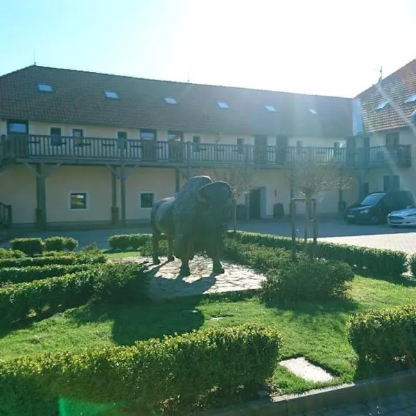 Bison Ranch: Kunžak şehrinde bir otel