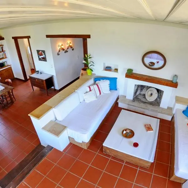 Domus Nostos, hotel u gradu Apolpaina