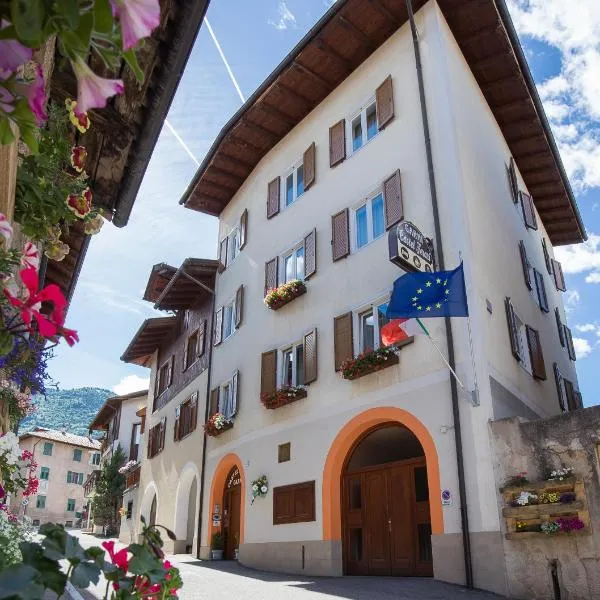 Garni Castel Ferari, hotel in Portolo