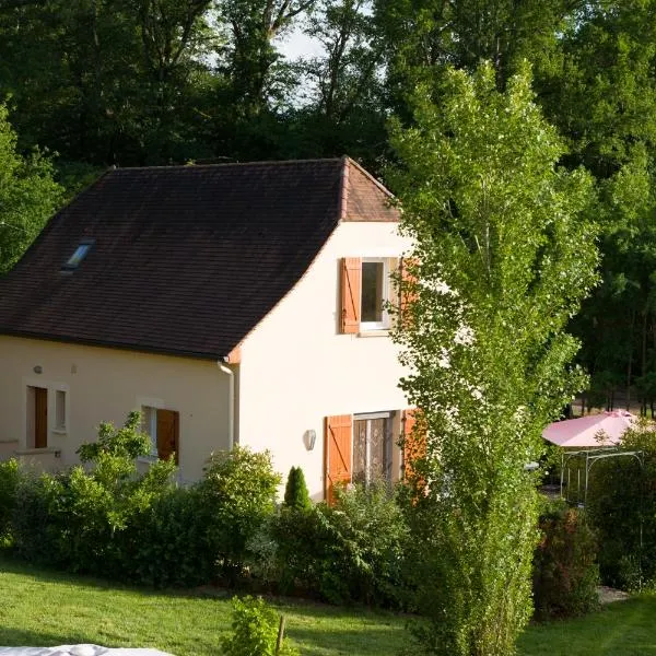 Gîte le Noyer - l'Ancien Vignoble, hotel u gradu Saint-Julien-de-Lampon