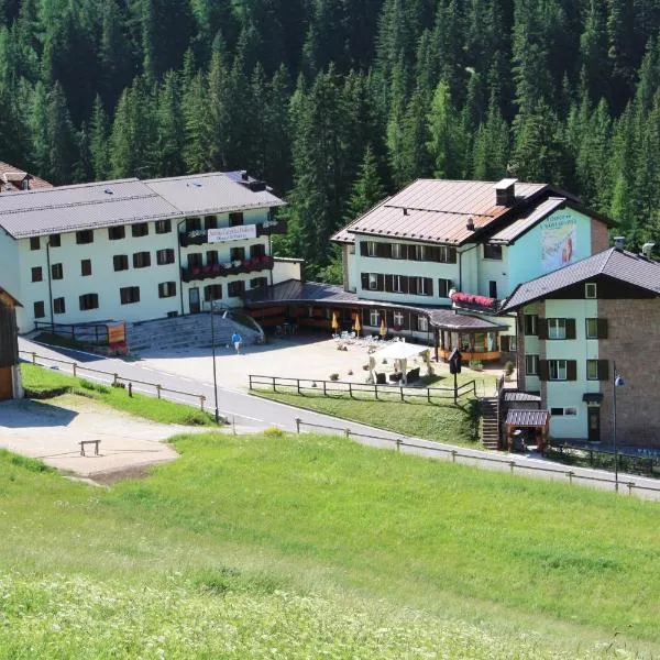 Santa Maria ad Nives, hotel in Canazei