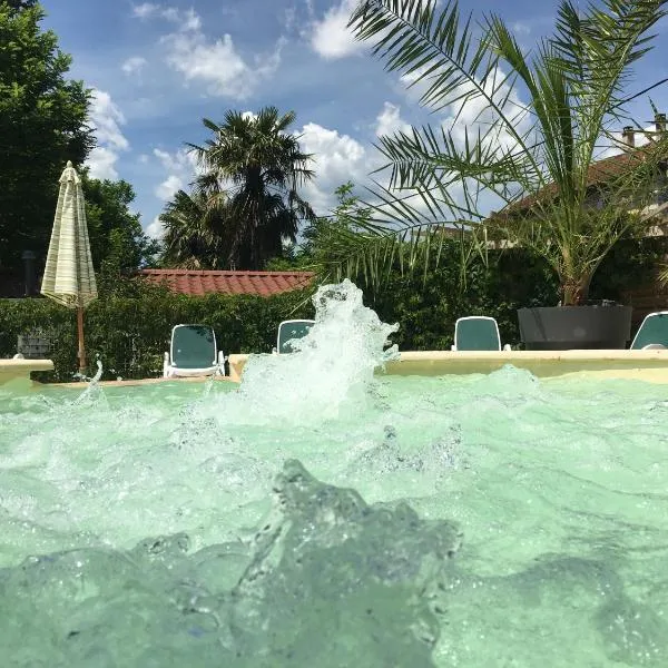 Camping L'Oasis, hotel in Grospierres