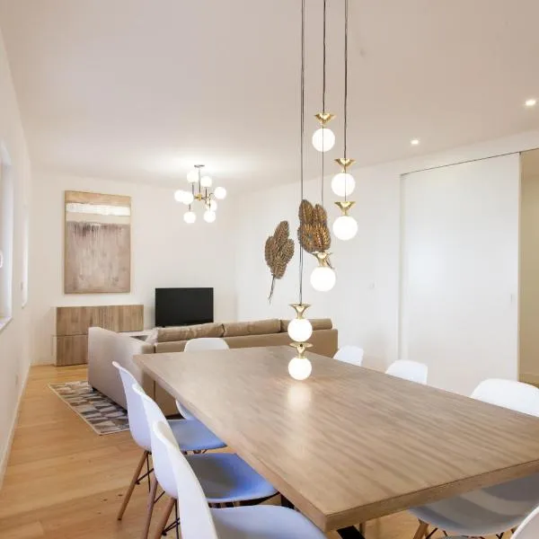 Mouraria Blue Three-Bedroom Apartment w/ Parking - by LU Holidays