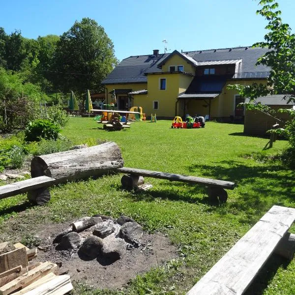 Apartmány U Šťastných, hotel di Cerny Dul