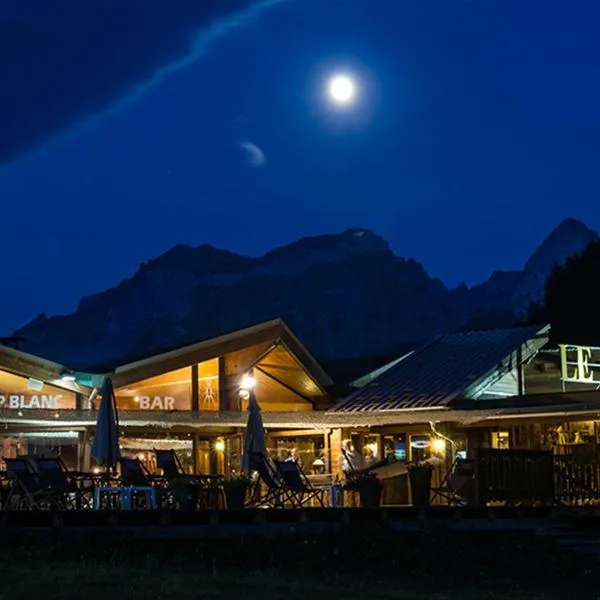 Le Loup Blanc, hotel Enchastrayes városában