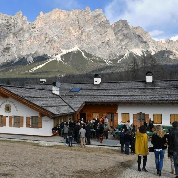 Jägerhaus Agriturismo, hotel v destinaci Cortina dʼAmpezzo