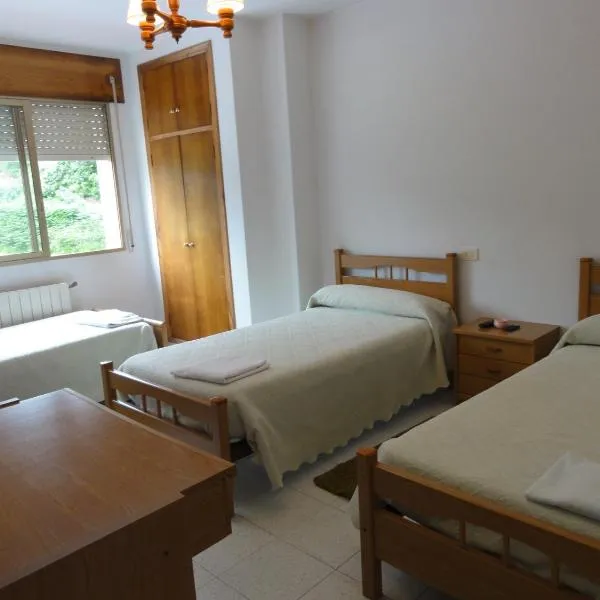 Pensión Monterredondo, hotel v destinaci Meira