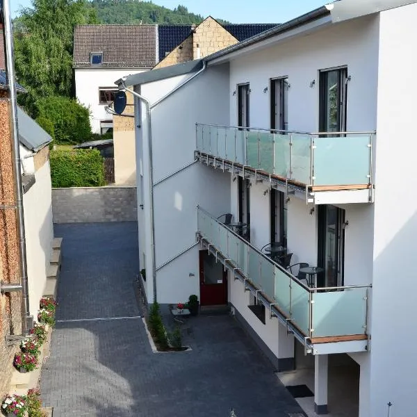 Gästehaus Am Hochsimmer, hotel v destinaci Ettringen