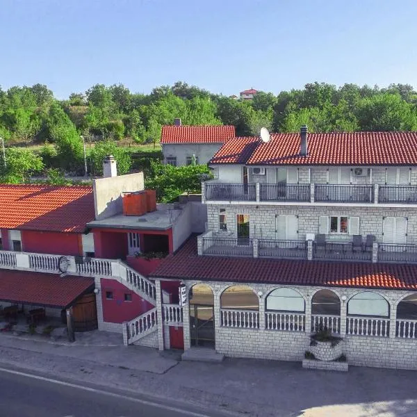 Rooms Marijana, hotel in Vrkići