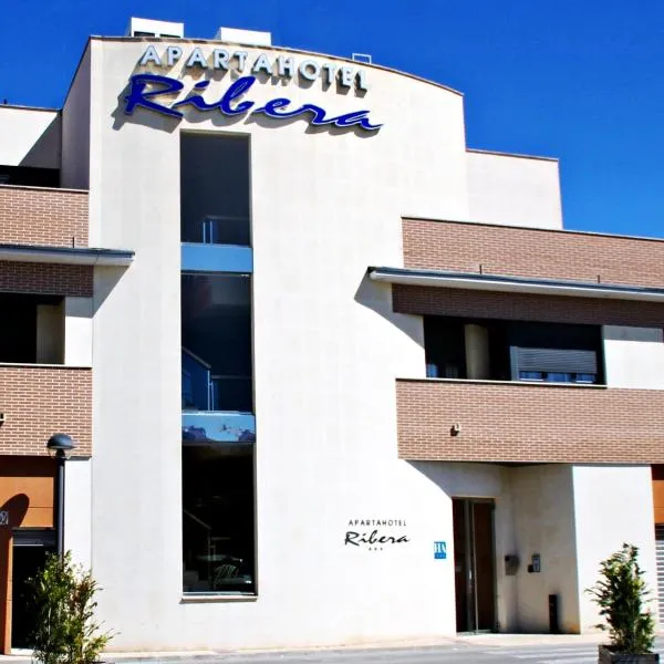 Apartahotel Ribera, מלון בארויו דה לה אנקומיינדה