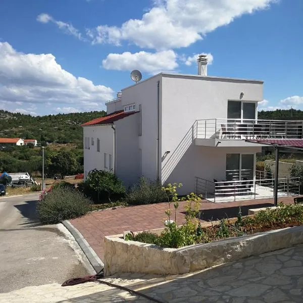 Apartments Bilanovic, hotelli kohteessa Tisno