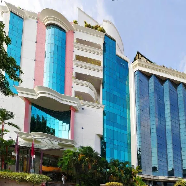 Residency Tower, hotel in Trippapur