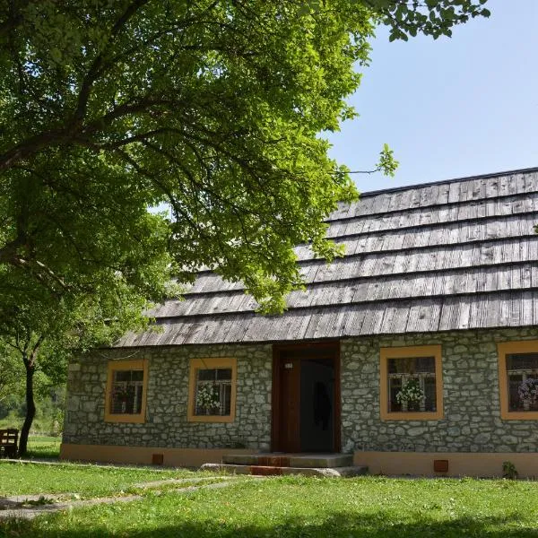 Peraj Guesthouse, hotel v destinaci Vermosh