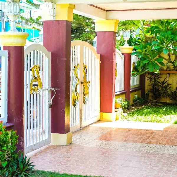 Entire House with 4 rooms near SM Molino and Vermosa Ayala, hotel v destinaci Imus