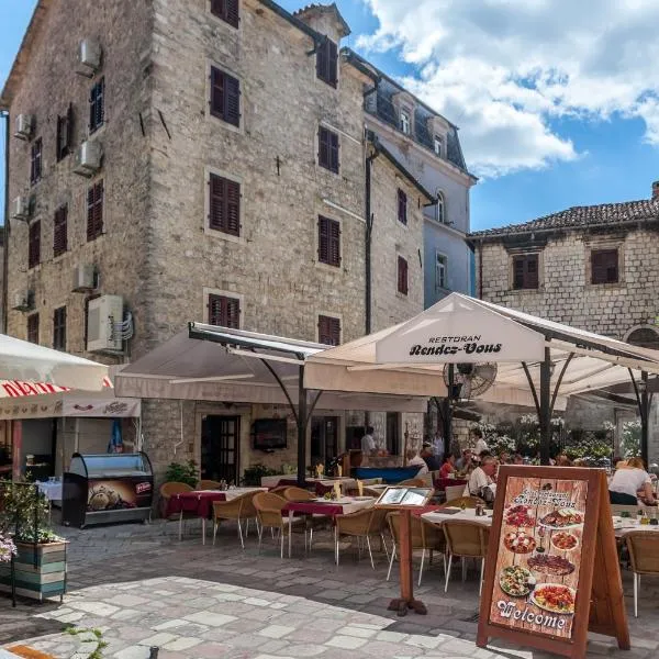 Hotel Rendez Vous, hotell i Kotor