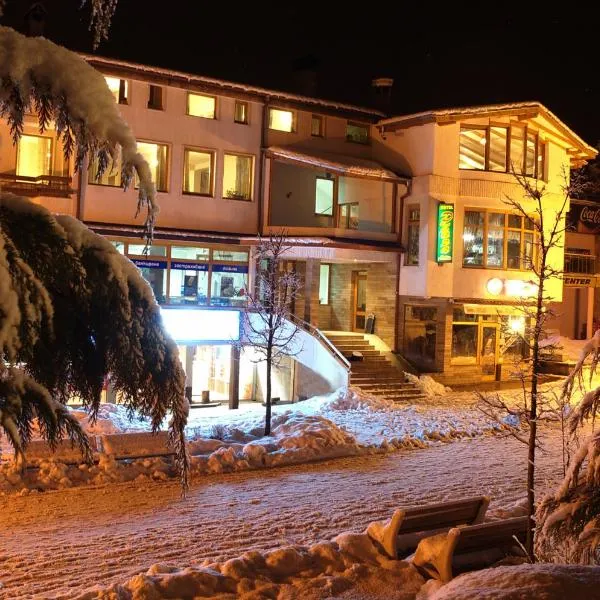 Plaza Family Hotel، فندق في سموليان