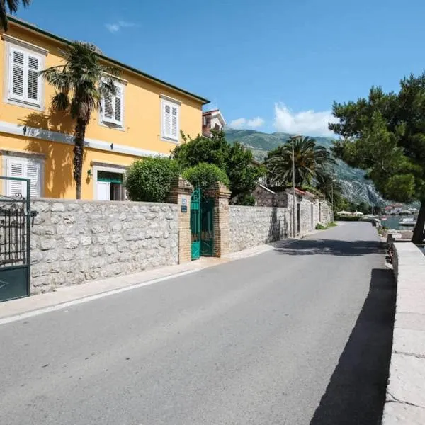 Villa Miramare , Dobrota seafront, hotel v destinaci Kotor
